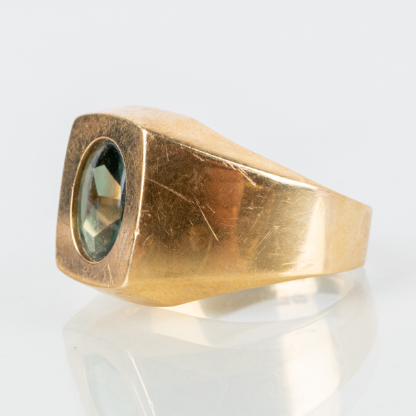 KLACKRING, 18k guld, K&EC 1972, med grön fasettslipad sten