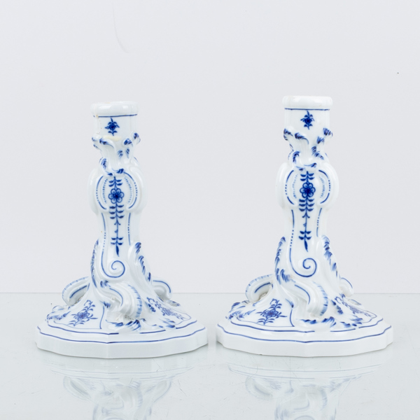 LJUSSTAKAR, 1 par, porslin, lökmönstret, Meissen, Tyskland, 1900-talets andra hälft