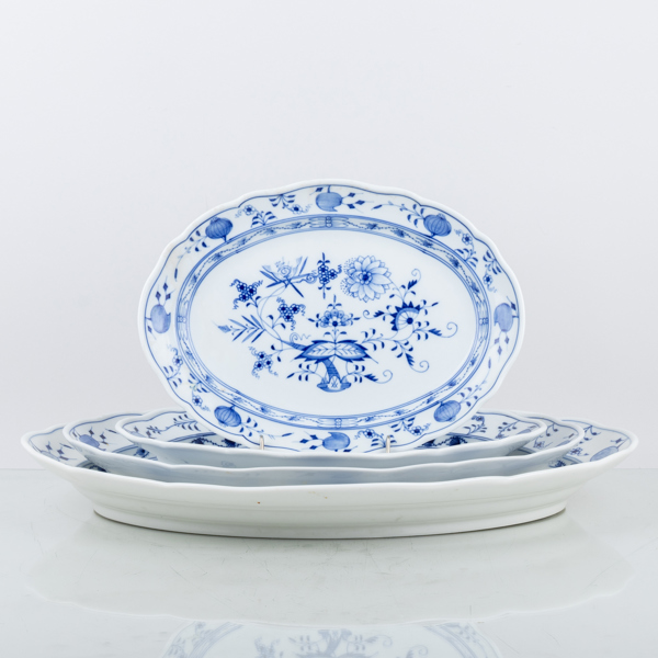 SERVERINGSFAT, 4 st, porslin, lökmönstret, Meissen, Tyskland, 1900-talets andra hälft