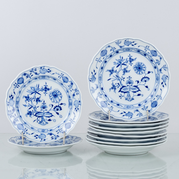 ASSIETTER, 9+2 st, porslin, lökmönstret, Meissen, Tyskland, 1900-talets andra hälft