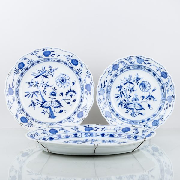 SERVERINGSFAT, 3 st, porslin, lökmönstret, Meissen, Tyskland, 1900-talets andra hälft