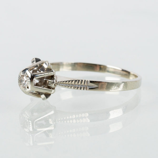 RING, 18k vitguld, med diamant