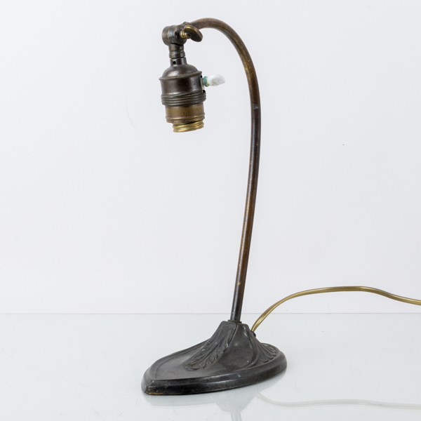 BORDSLAMPA, jugend, patinerad metall, 1900-talets första hälft