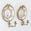 VÄGGLAMPETTER, 1 par, porslin och mässing, Louis XVI-stil, Neapel, 1900-talets första hälft