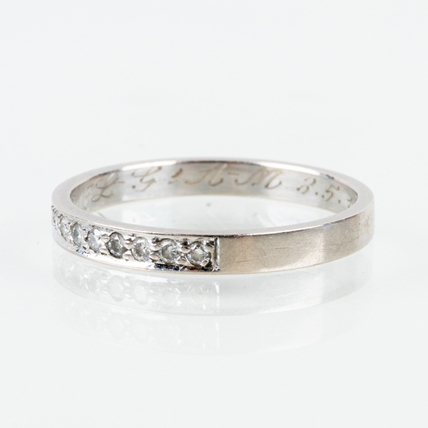 RING, 18k vitguld, halvallians, med briljantslipade diamanter