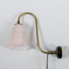 VÄGGLAMPA, glas och mässing, 1900-talets första hälft 