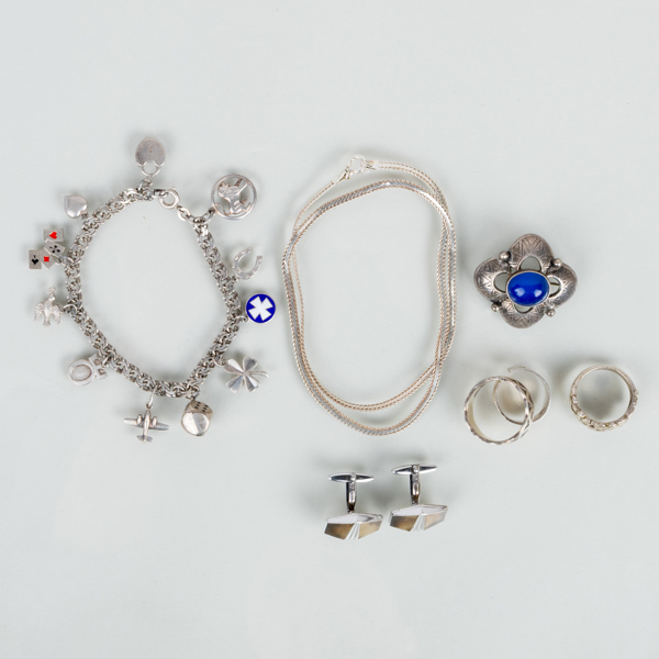 SAMLING SILVERSMYCKEN, bla manschettknappar, armband och halskedja, 1900-/2000-tal