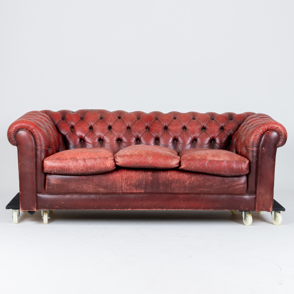 SOFFA, Chesterfield, rött skinn, 1900-talets andra hälft