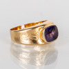 RING, 18k guld, med syntetisk safir, tot vikt ca 2,9 g