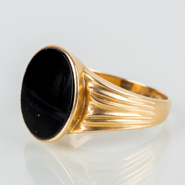 KLACKRING, 18k guld, K&EC 1954, med svart onyx