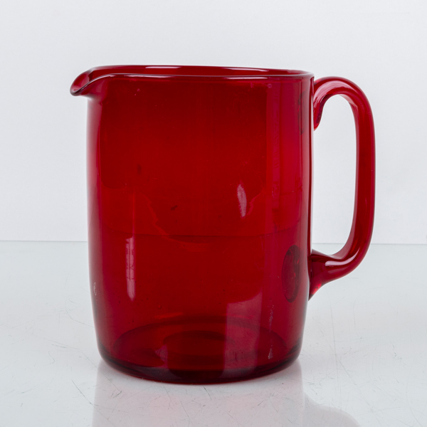 BRINGARE, rött glas, sannolikt Reijmyre, 1900-talets mitt