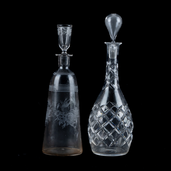 KARAFFER, 2 st, glas, bla "Svalan och rosen", 1900-tal