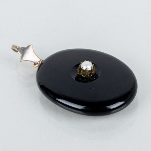 HÄNGE, svart onyx,1800-/1900-tal
