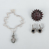 COLLIER, BROSCH OCH 1 PAR ÖRHÄNGEN, silver, bla med paste, markasiter, onyx och granater, 1900-talets första hälft 