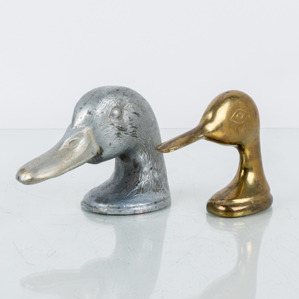 FLASKÖPPNARE, 2 st, vitmetall och mässing, bla "Ducky", Paris