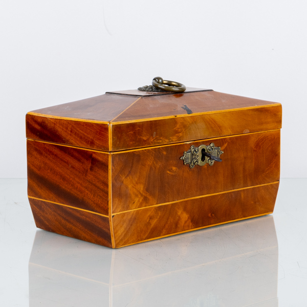 SKRIN, fanerat med mahogny, 1800-tal