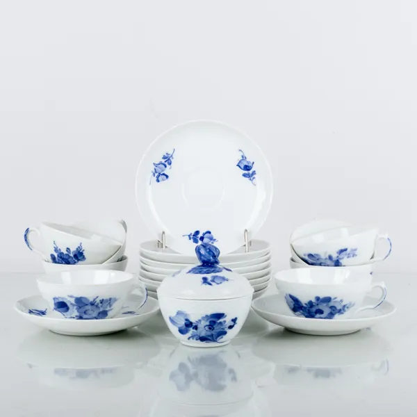 KAFFEKOPPAR MED FAT, 8 st, porslin, "Blå Blomst", Royal Copenhagen