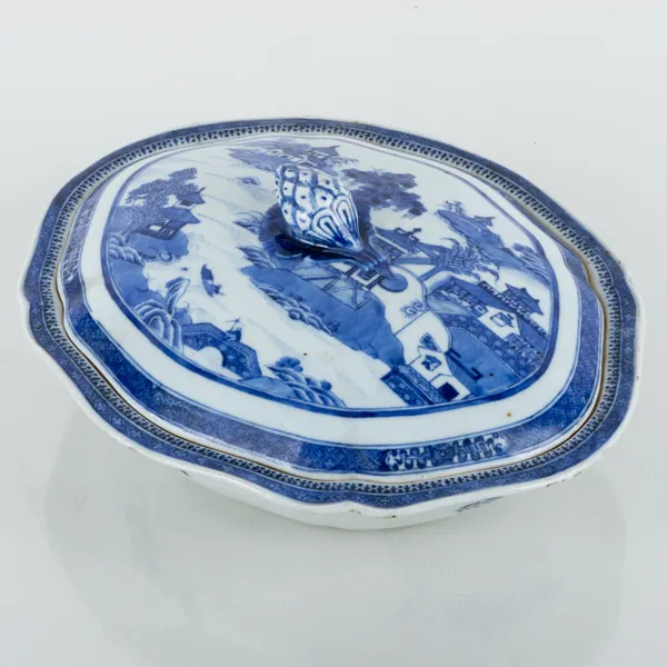 KAROTT, porslin, Kina, Qianlong (1736-1795)
