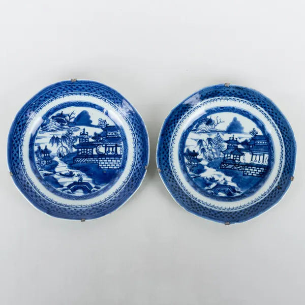TALLRIKAR, 2 st, porslin, Kina, Qianlong (1736-1795)