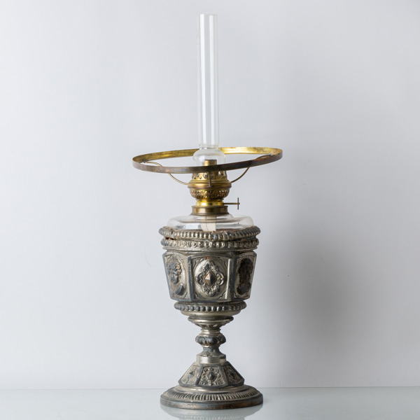 BORDSFOTOGENLAMPA, metall och glas, 1800-/1900-tal