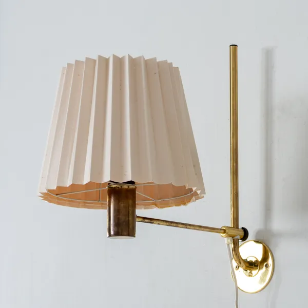 HANS-AGNE JAKOBSSON, vägglampa, mässing, "V393", Markaryd