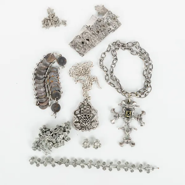 SAMLING SMYCKEN, 8 del, metall och tenn, 1900-tal