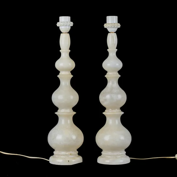 BORDSLAMPOR, 1 par, alabaster, 1900-tal