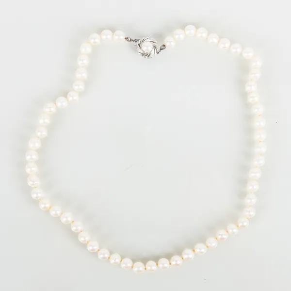 PÄRLCOLLIER, 18k vitguld, med diamanter och odlade pärlor, sannolikt 1900-talets andra hälft