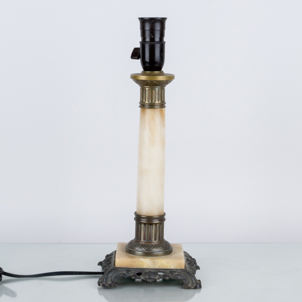 BORDSLAMPSFOT, metall och alabaster, 1900-talets första hälft