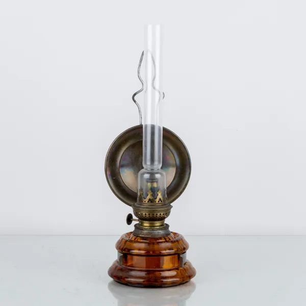 VÄGGFOTOGENLAMPA, glas och mässing, allmoge, sannolikt 1900-talets första hälft