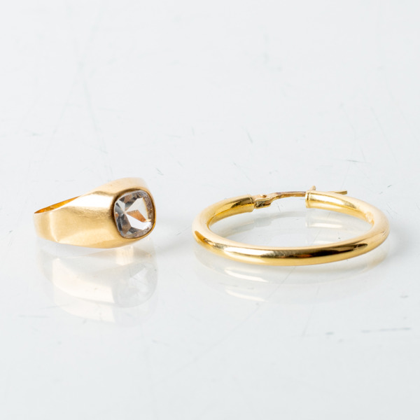 ÖRHÄNGE OCH RING, 18k guld, med ljus sten