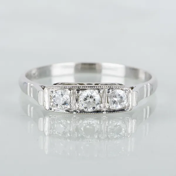 RING, 14k vitguld med vita stenar