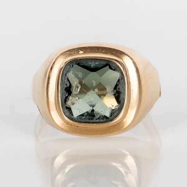 RING, 18k guld, med syntetisk spinell, tot vikt ca 3,2 g
