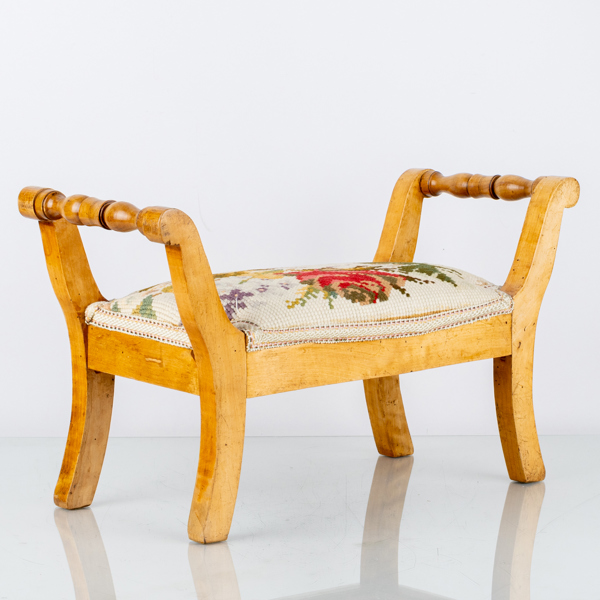 FOTPALL, 1800-/1900-tal, broderad sits