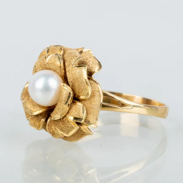 RING, 18k guld, med odlad pärla