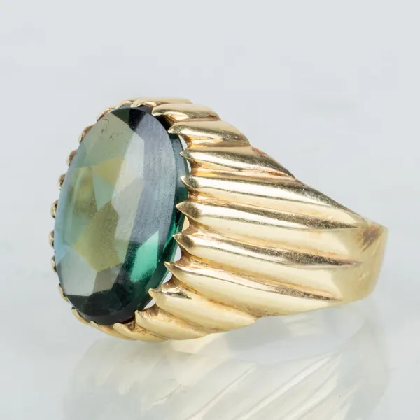 RING, 14k guld, med grön fasettslipad sten, 1900-talets andra hälft