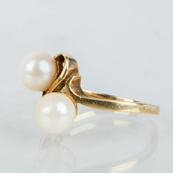 RING, 14k guld, med odlade pärlor