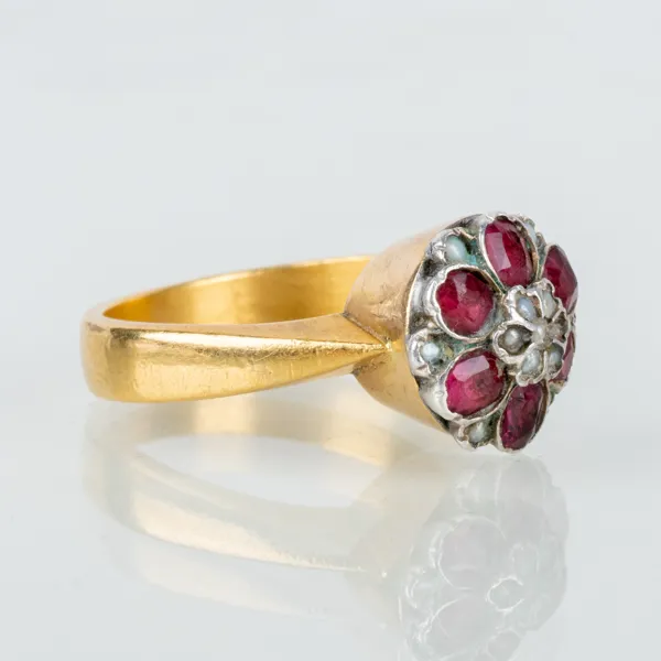 RING, 23k guld, med granater och orientpärlor, Stockholm 1896
