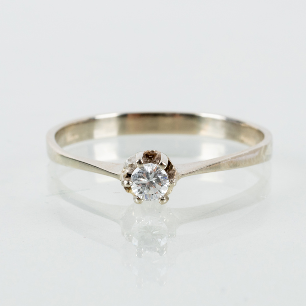 RING, 18k vitguld, med briljantslipad diamant ca 0.12 ct
