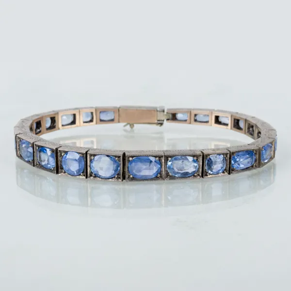 ARMBAND, silver, med blå safirer, 1900-talets första hälft 