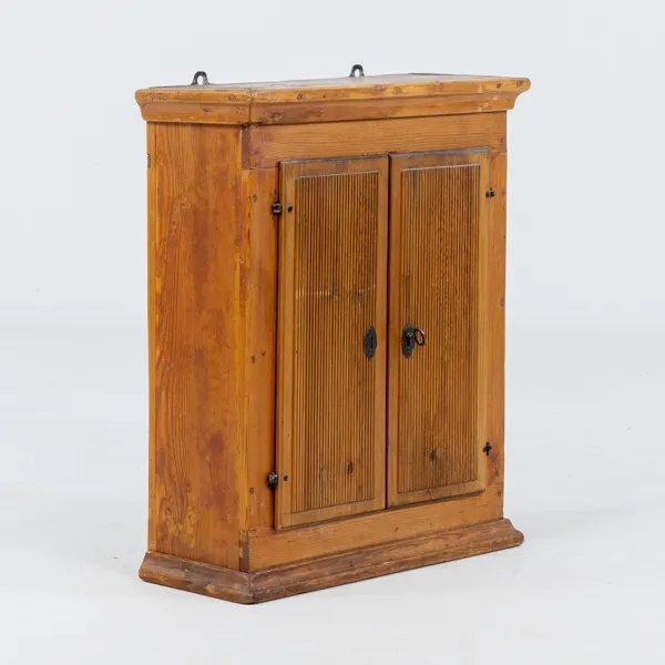 VÄGGSKÅP, allmoge, furu, 1800-tal