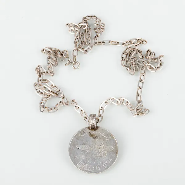 HALSKEDJA MED HÄNGE, silver, av mynt, 1800-/1900-tal