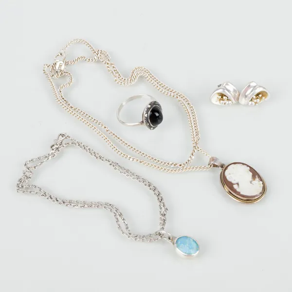 SAMLING SILVERSMYCKEN, 4 del, 1900-tal, bla örhängen och ring