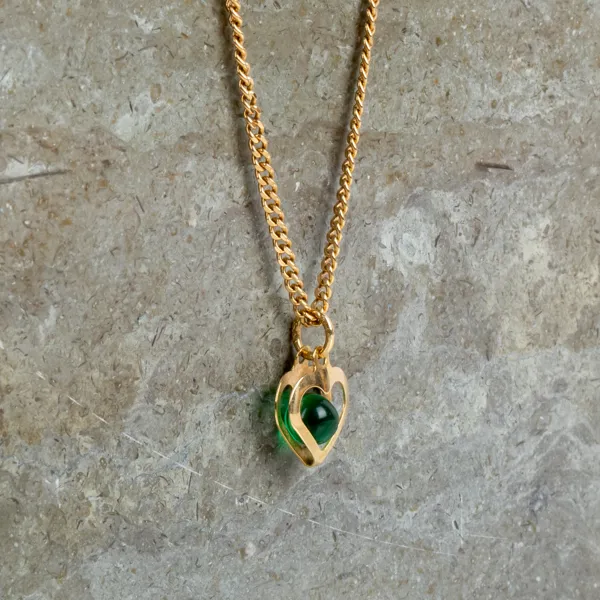 COLLIER, 18k, med hänge i form av hjärta