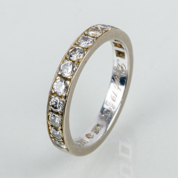 ALLIANSRING, 18k guld, med briljantslipade diamanter, Stockholm 1974