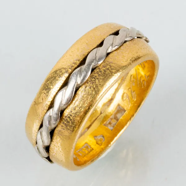 RING, 23k guld, otydliga svenska stämplar 1923