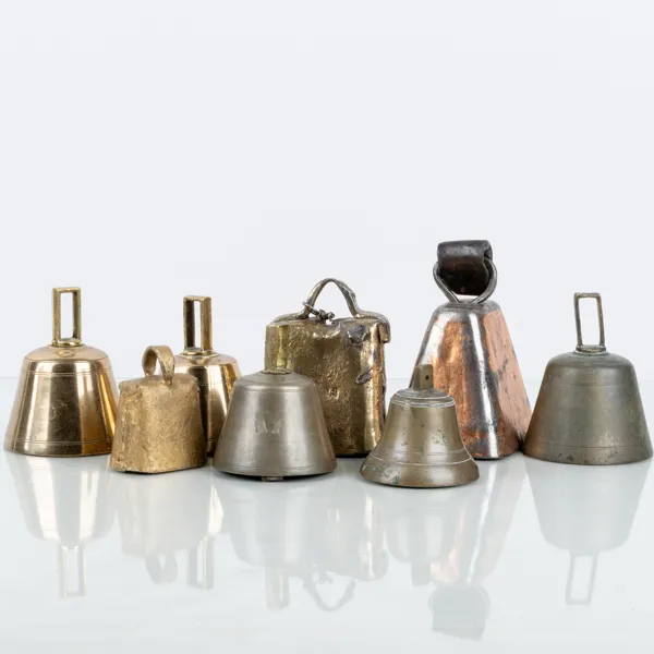 LAMM-, HÄST- OCH KOSKÄLLOR, mässing, malm och koppar, 1800-/1900-tal