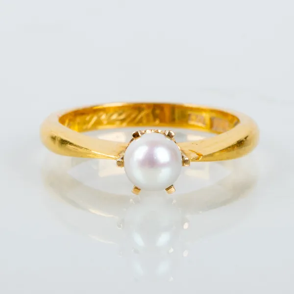 RING, 23k guld, med odlad pärla, svenska stämplar 1940