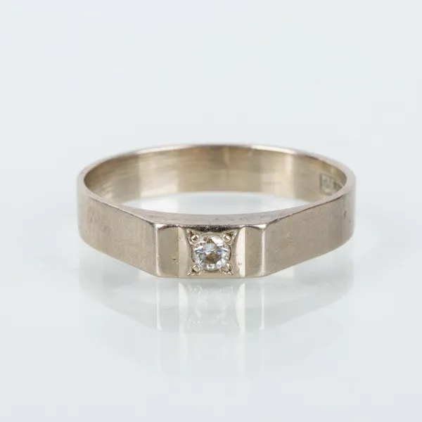RING, 18k vitguld, med diamant ca 0.05 ct, svenska stämplar GK Stockholm 1979