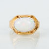 RING, 18k guld, med cabochonslipad opal, 1900-talets mitt